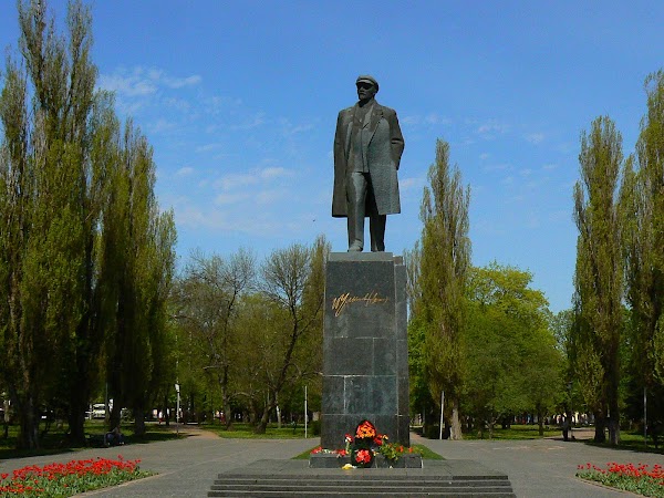 Obiective turistice Ucraina: statuia lui Lenin.JPG