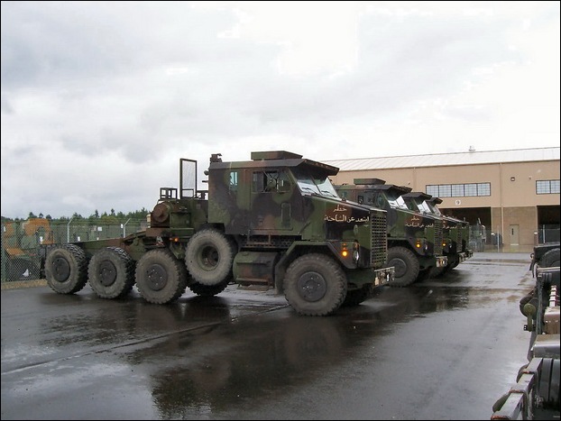 M1070 Heavy Equipment Transporter 05