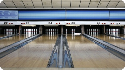 800px-Candlepin-bowling-usa-lanes-rs