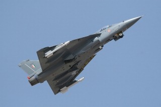 Свет борьбе Индии самолетов [LCA] Tejas