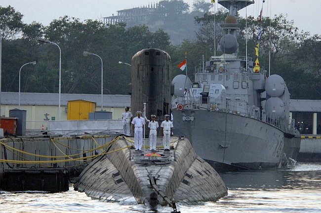 Indian Navy Submarine wallpaper [Sindhughosh (Kilo)-class Submarine]