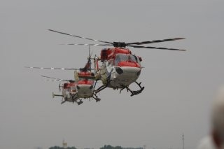20110309-IAF-Sarang-Helicopter-Wallpaper-08-TN