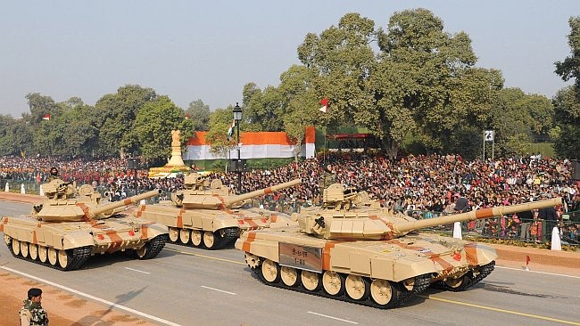 20110305-Indian-Army-Main-Battle-Tank-T-90-Wallpaper-07-TN