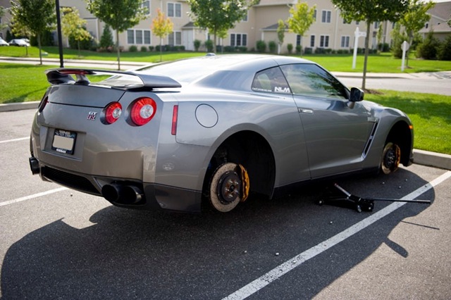 [skyline stolen rims[2].jpg]