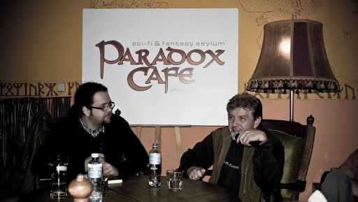 Spotkanie z Piotrem W. Cholewą w Paradox Cafe