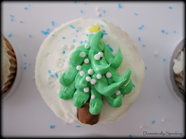 [christmas tree cupcake[6].jpg]