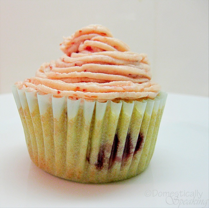 [strawberry cupcakes 2[3].jpg]