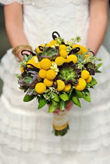 Billy-Ball-and-Monkey-Tail-Bridal-Bouquet-250x375