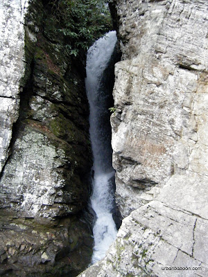 Raven Cliffs falls in the crevice