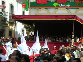 Vista del palco durante un desfile procesional en Pozoblanco del año 2007. Foto: Pozoblanco News, las noticias y la actualidad de Pozoblanco * www.pozoblanconews.blogspot.com