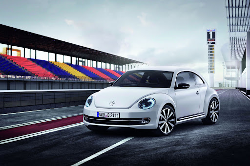 2012-Volkswagen-Beetle-06.JPG