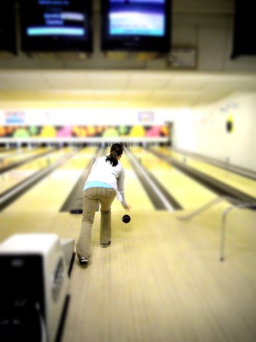 [20100130 birthday bowling (3) edit2[10].jpg]