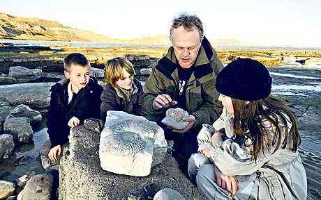 Fossil sport  geologist Paddy Howe shows what to see out for in Lyme Regis