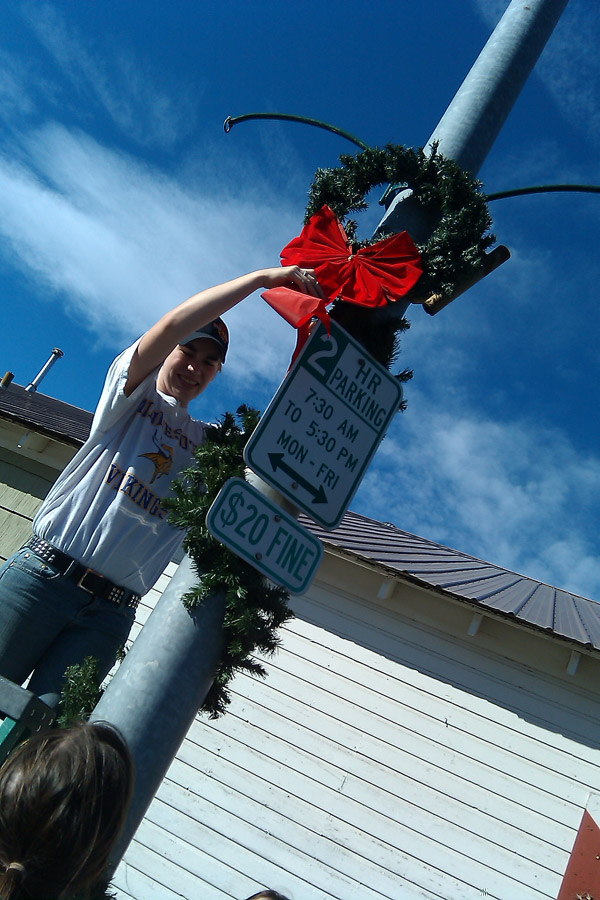 Encounter Church Helena Christmas Decorating in Downtown Helena