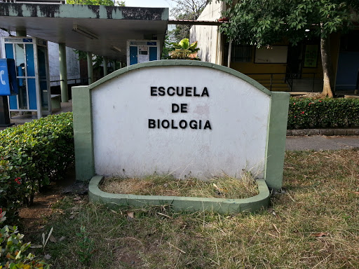 Escuela De Biologia