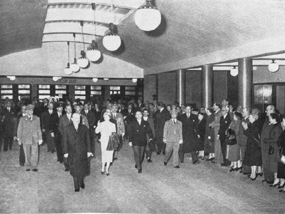 [Rainha Isabel II no Aeroporto 1957[4].jpg]
