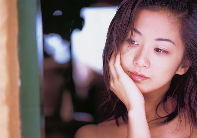 优香 - Perfume sexy wallpaper.jpg