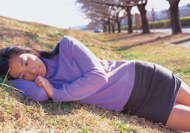 优香 - Perfume sexy wallpaper.jpg