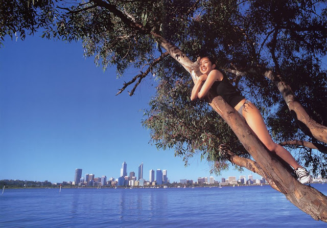 优香 - Perfume sexy wallpaper.jpg