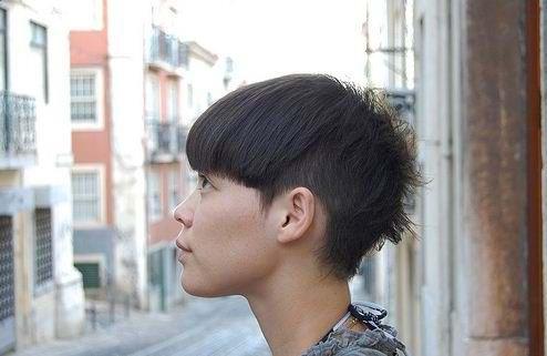 2010 short haircut with long fringes