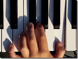 hand-on-piano