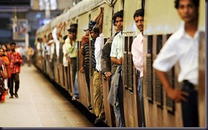 mumbai_trains_doorways_23