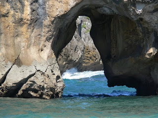 Cuevas_del_mar_preciosa_playa
