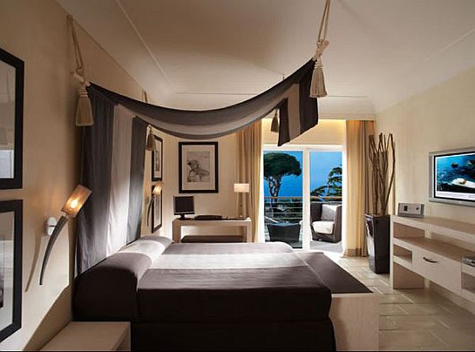 [luxury-hotel-bedroom-design4.jpg]