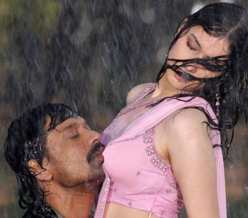 What is SJ doing here sucking Tamanna's hot boobs