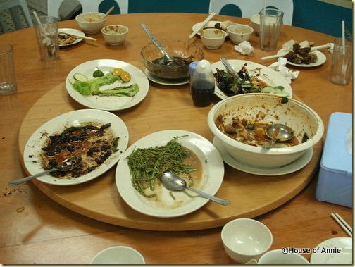 empty dishes at penang seafood restaurant