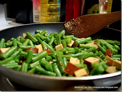  Stir-Frying Green Beans with Savory Tofu