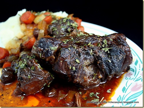 Oxtails Braised in Red Wine with Mashed Potatoes 