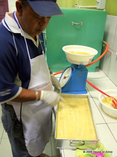 [spreading out batter for top layer of sarawak layer cake - copyright house of annie[3].jpg]