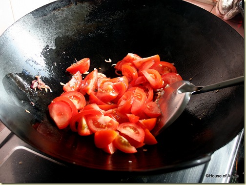 stir-frying tomatoes in wok