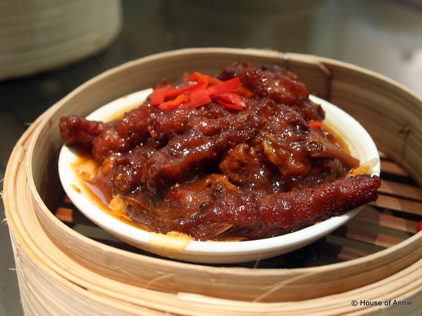 [chicken feet at noble house singapore[2].jpg]