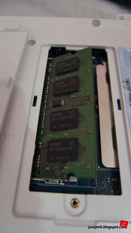 [change laptop DDR2 memory_004[6].jpg]