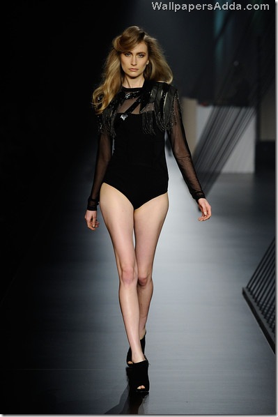 2010 L Oreal Melbourne Fashion Festival Day naKzkhbL9L0l[1]