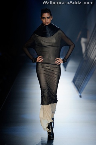 [2010+L+Oreal+Melbourne+Fashion+Festival+Day+PdFliB9F7zCl[1][2].jpg]