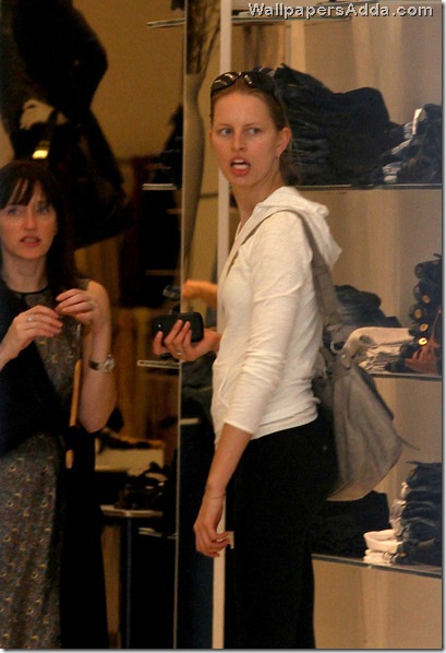 Kurkova s shopping spree jDkvHgqqNG0l
