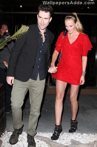 [Adam+Levine+Anne+Vyalitsyna+Out+Dinner+Madeo+bVswUfw08Xal[2].jpg]