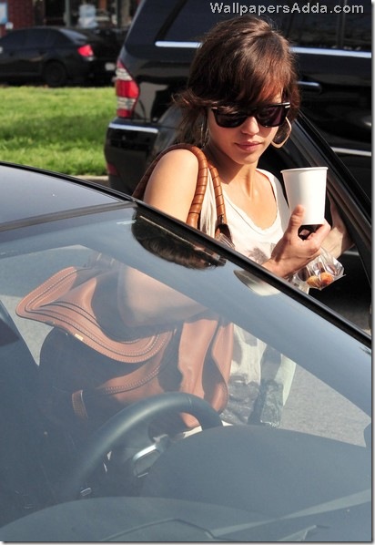 Jessica Alba Meeting Up Friend Brentwood wfR4ZK9PiHKl