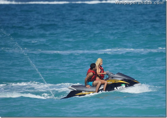 Shauna hits the water 1Gbl-Nm-S3pl