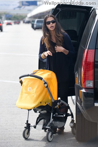 [Camila+conceals+Vida+mlEG_qHiH2el[2].jpg]