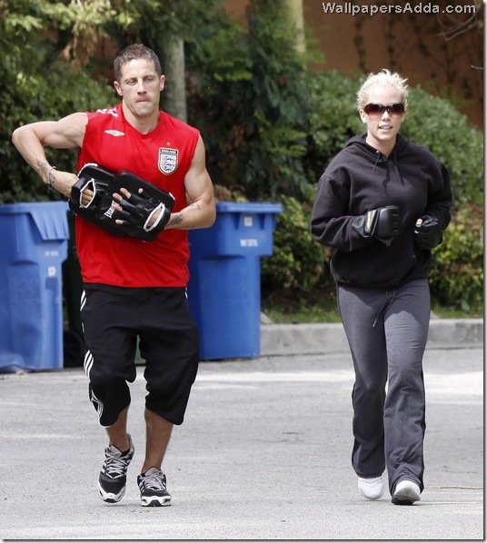 Kendra Wilkinson Hitting Mitts Trainer nynRHTIXitTl