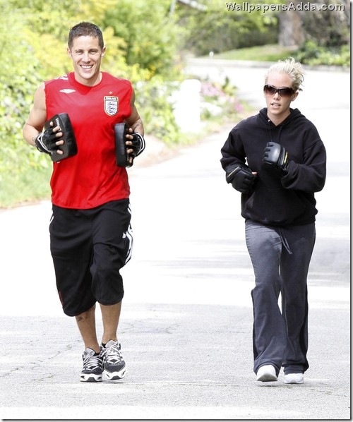 Kendra Wilkinson Hitting Mitts Trainer tfHnJUmpZkml
