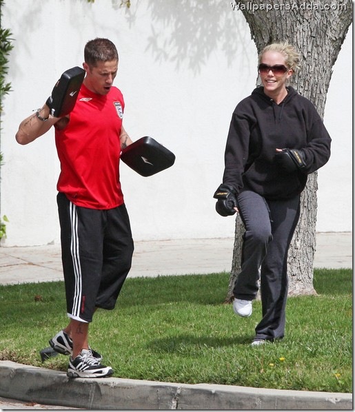 Kendra Wilkinson Hitting Mitts Trainer uQl6uT2eggBl