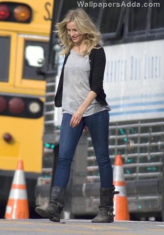 [Cameron+Diaz+Set+Bad+Teacher+-PZm_Ie5h1rl[2].jpg]