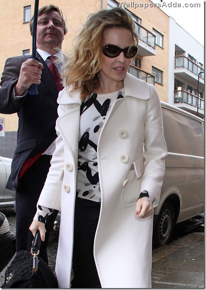 Kylie s white coat wy0KGG8FcoHl