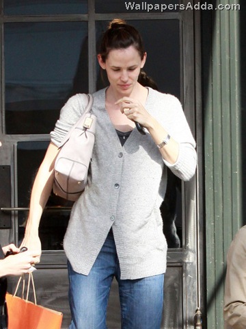 [Jennifer+Garner+Leaving+Restaurant+Santa+Monica+i5QvkBqN8WLl[2].jpg]