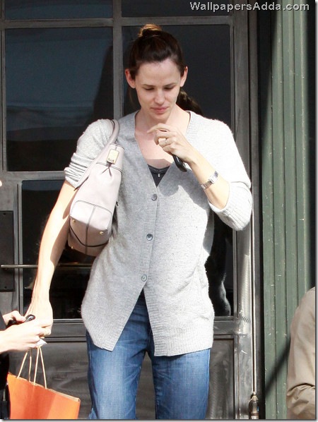 Jennifer Garner Leaving Restaurant Santa Monica i5QvkBqN8WLl